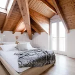 דירה Modern Luxury Attic - Bymyhomeincomo *
