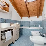 Modern Luxury Attic - Bymyhomeincomo דירה קומו