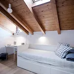 Modern Luxury Attic - Bymyhomeincomo קומו