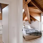 Modern Luxury Attic - Bymyhomeincomo דירה *