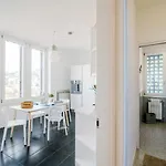 דירה Modern Luxury Attic - Bymyhomeincomo