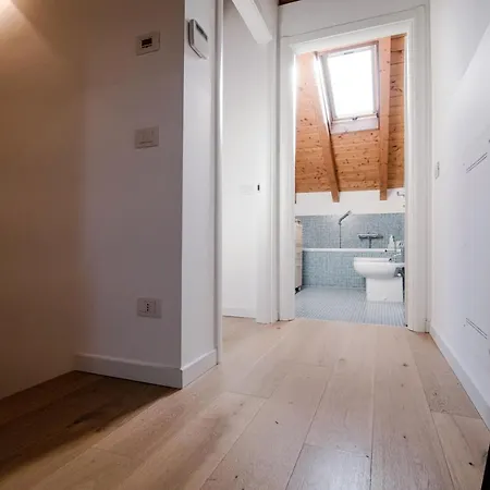 Διαμέρισμα Modern Luxury Attic - Bymyhomeincomo