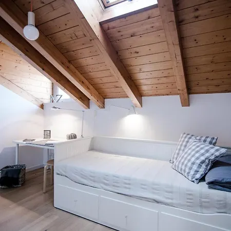 Modern Luxury Attic - Bymyhomeincomo Como