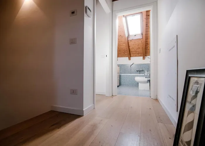 شقة Modern Luxury Attic - Bymyhomeincomo